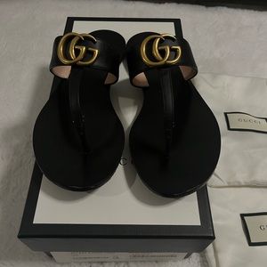 Gucci Marmont Leather Thong Sandals With Double G